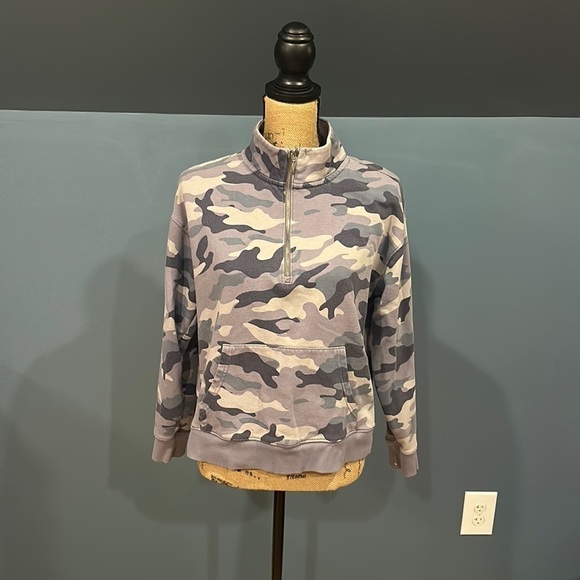 Old Navy Tops - Old Navy sweatshirt size medium women’s